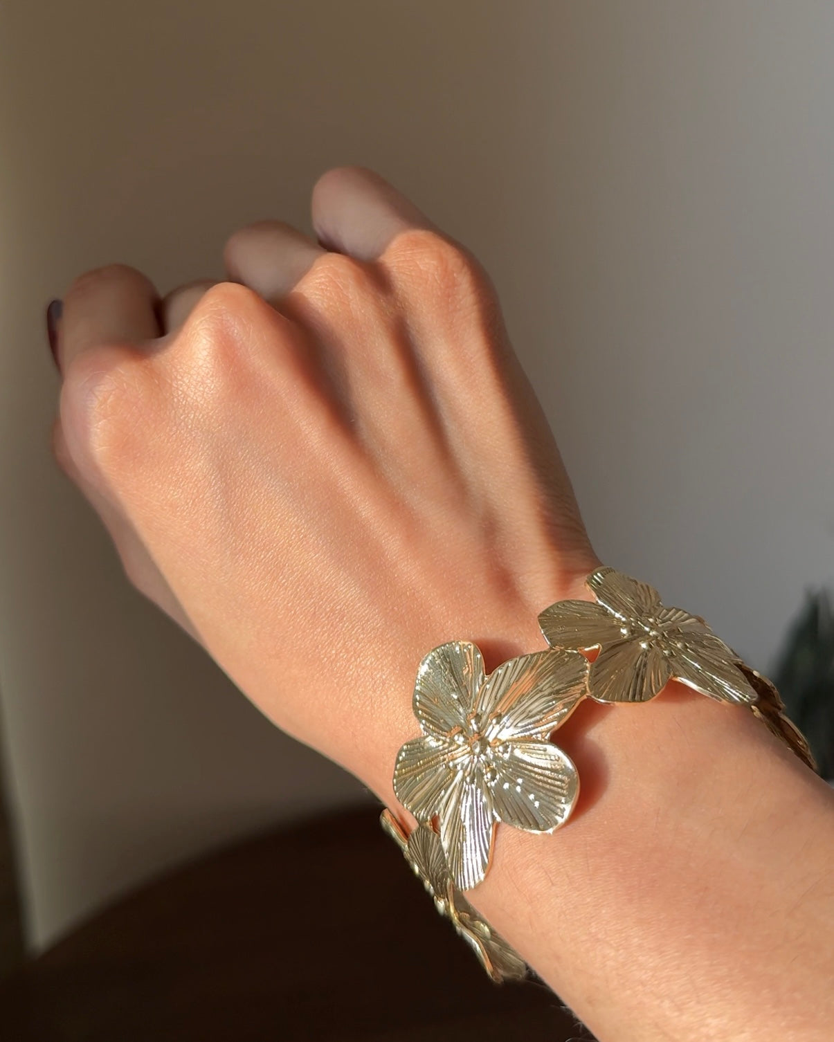 Hydrangea Cutout Handcuff