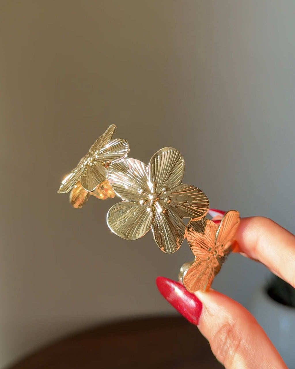 Hydrangea Cutout Handcuff