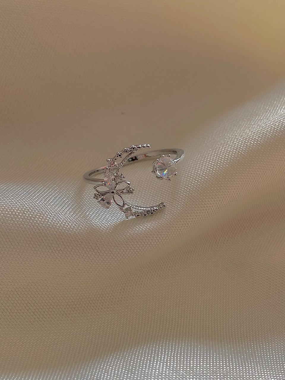 Dreamy Moon Ring