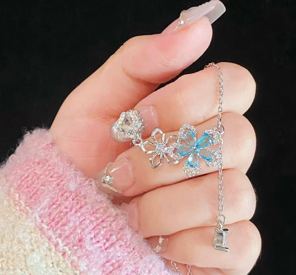 Elsa Dangling Necklace