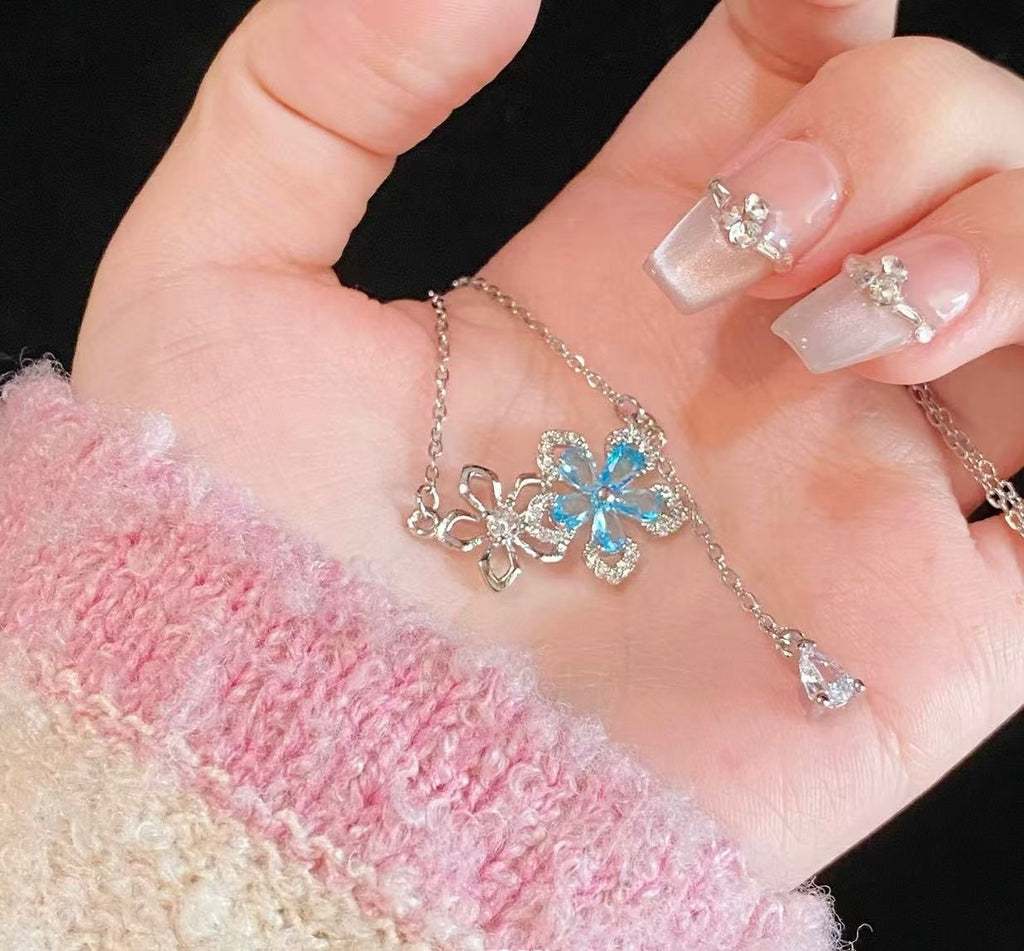 Elsa Dangling Necklace