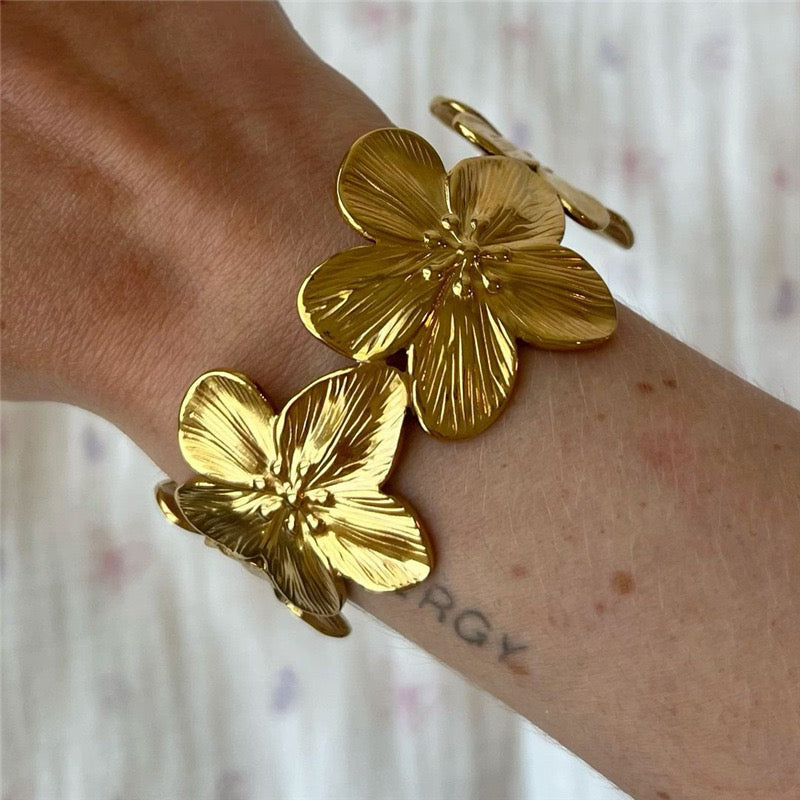 Hydrangea Cutout Handcuff