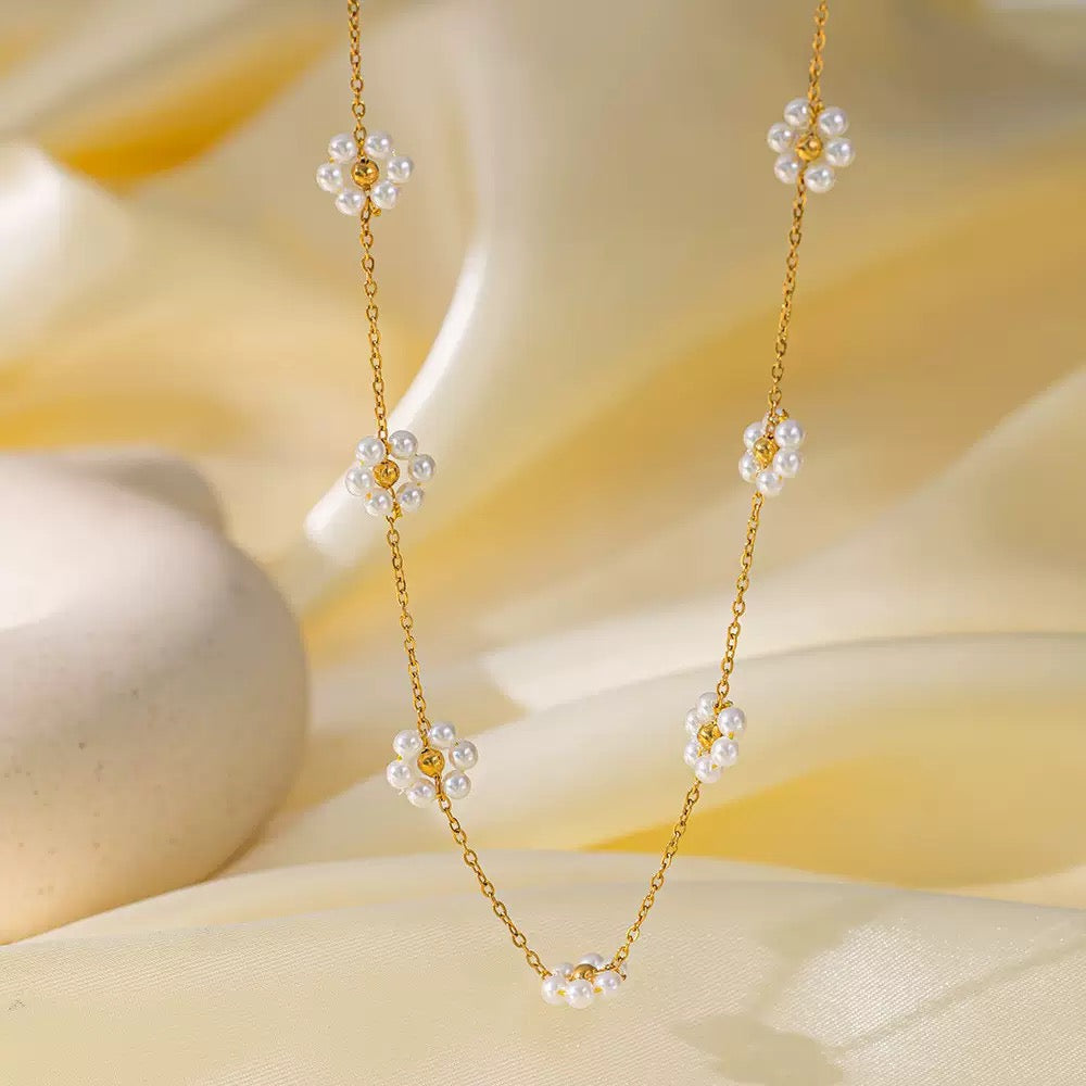 Daisy-Darling Pearl Necklace