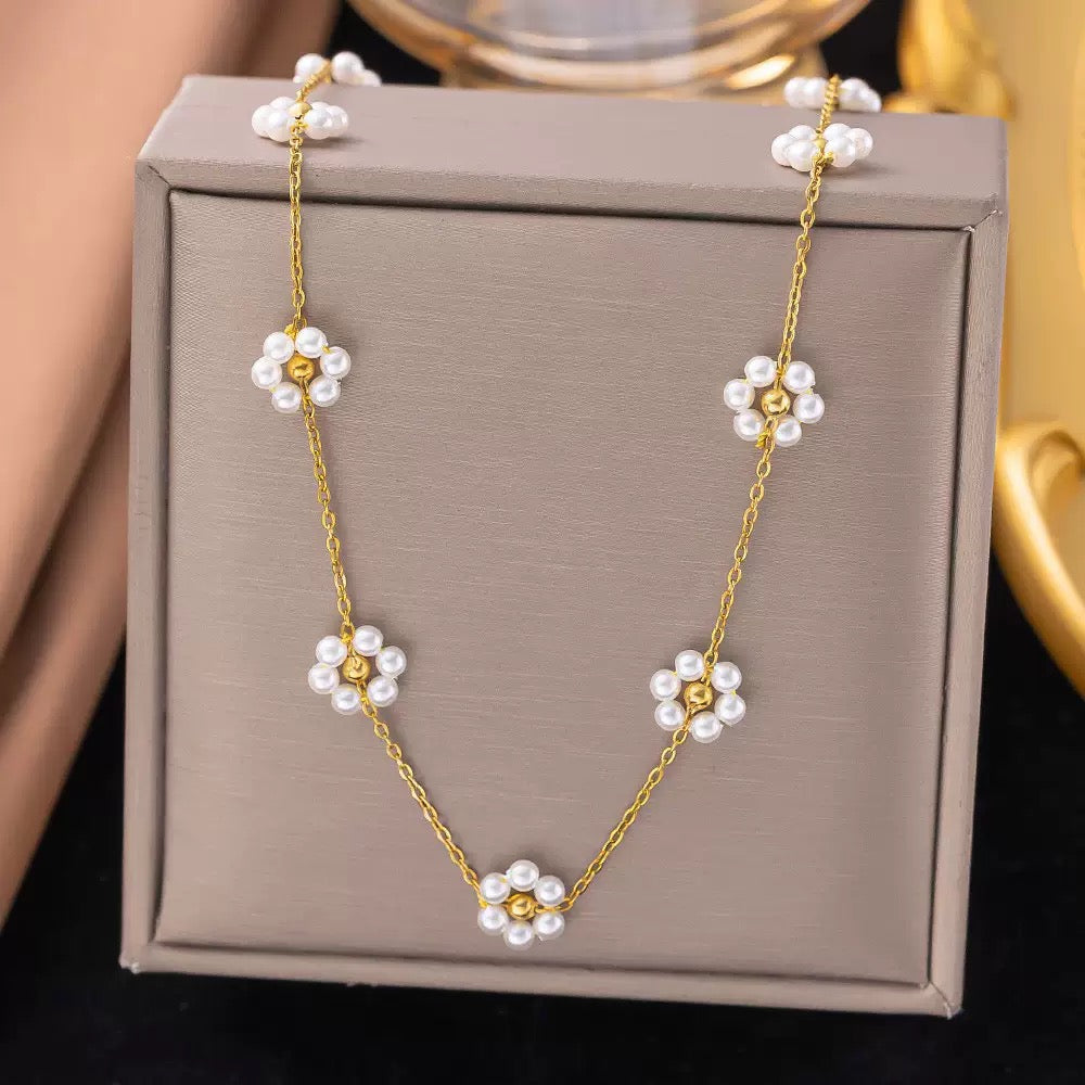 Daisy-Darling Pearl Necklace