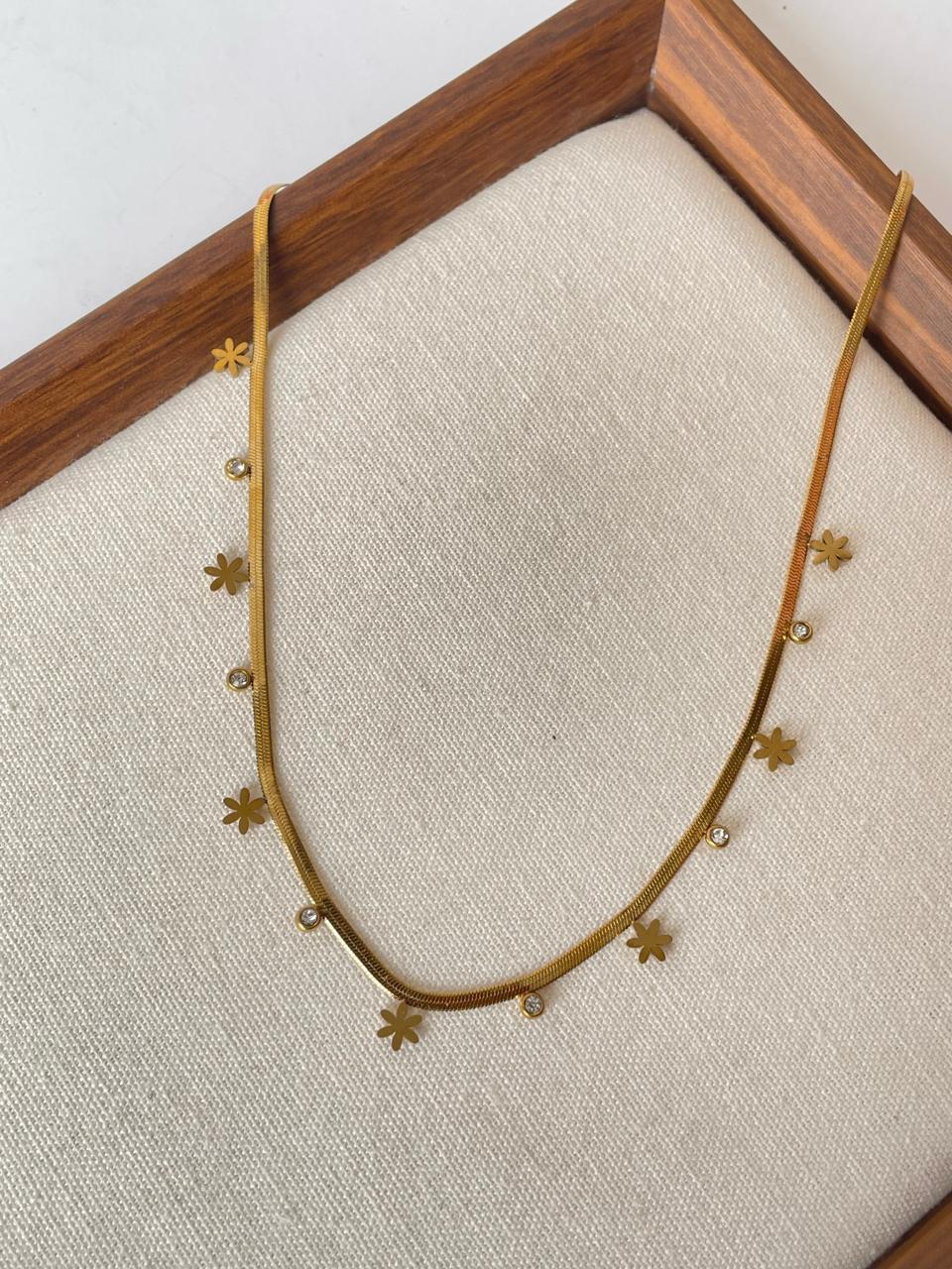 Glowing Diva Floral Necklace