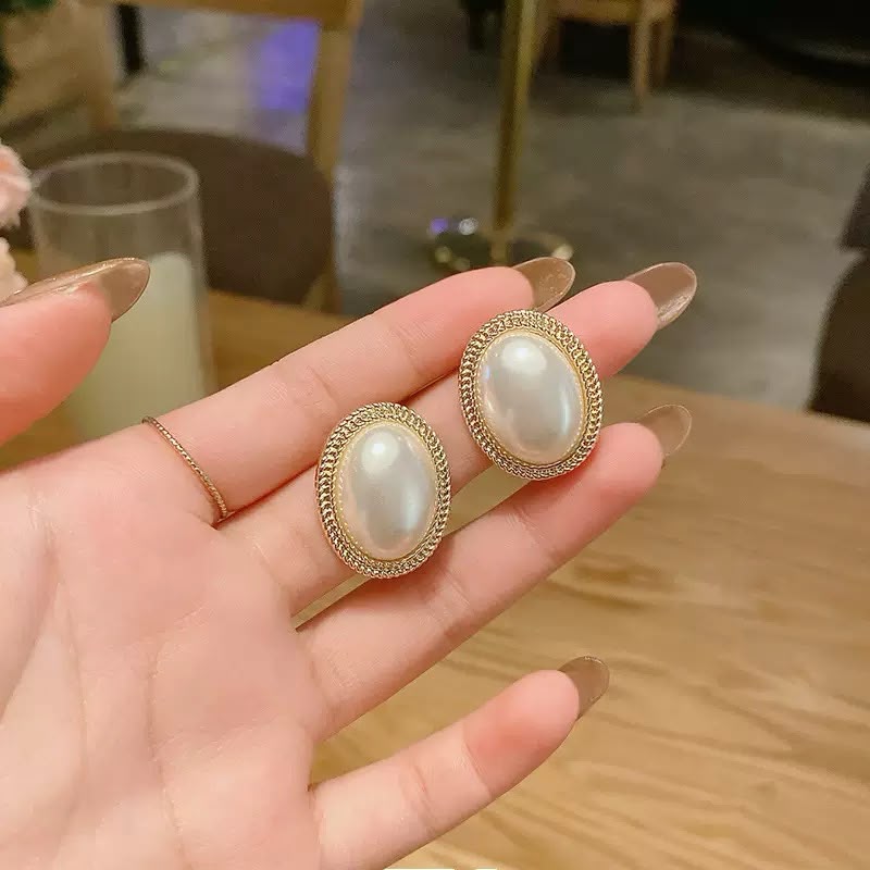 Duchess Vintage Oval Studs